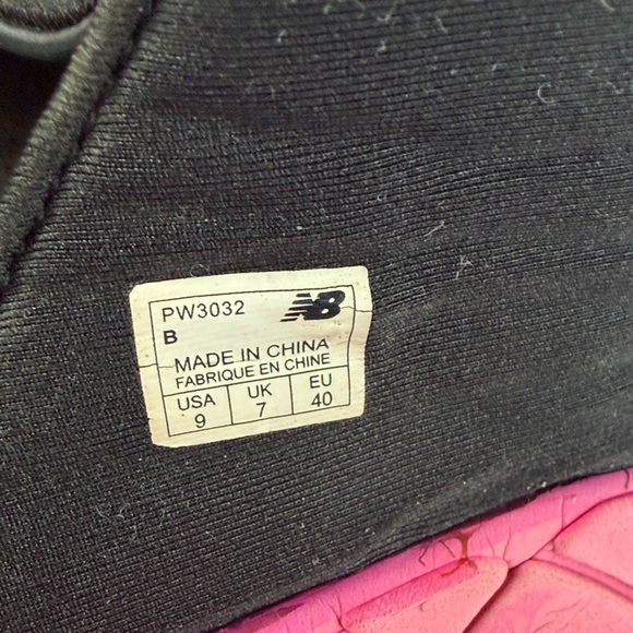 New Balance Black and Pink Slide Sandals. Womens Size 9. - Picture 5 of 7